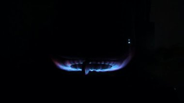 gaz sobası, evdeki doğal mavi gazın üzerine.