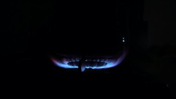 Gasherd Auf Erdgas Hause Dunkeln — Stockvideo