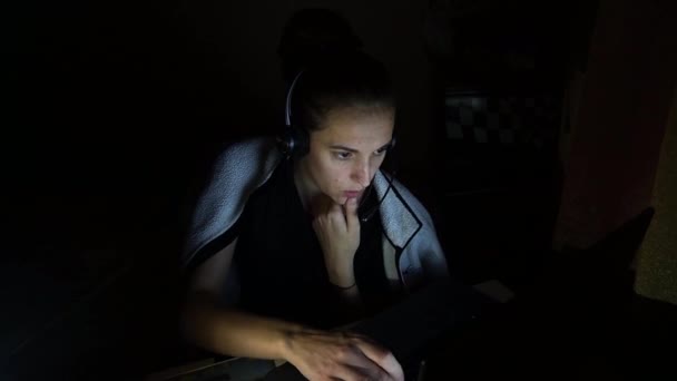 Online Work Home Dark Light Laptop Headphones — Stock Video