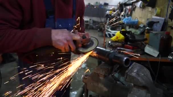 Corte Metal Fabricação Peças Personalizadas Para Instalação Motor Carro — Vídeo de Stock