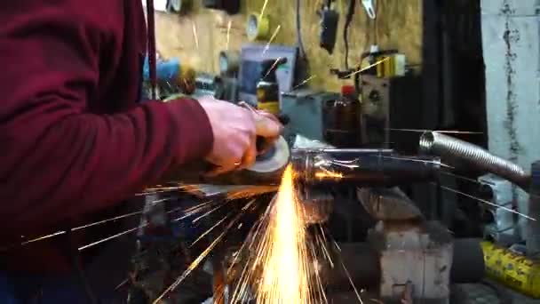 Corte Metal Fabricación Piezas Personalizadas Para Instalación Motor Coche — Vídeos de Stock