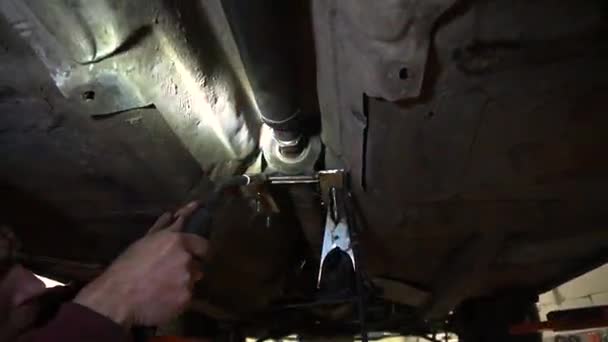 焊机对定制汽车的金属结构进行焊接 — 图库视频影像