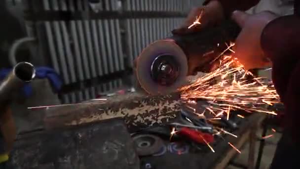 Cięcie Metalu Wykonanie Niestandardowych Części Montażu Silnika Samochodowego — Wideo stockowe