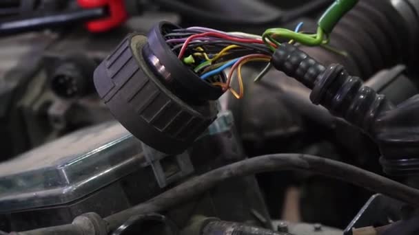Riparazione Dell Auto Saldatura Fili Elettrici Viene Effettuata Meccanico — Video Stock