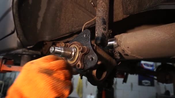 Reparación Automóviles Instalación Frenos Disco Traseros Lugar Tambores Soldadura Cerrajero — Vídeos de Stock