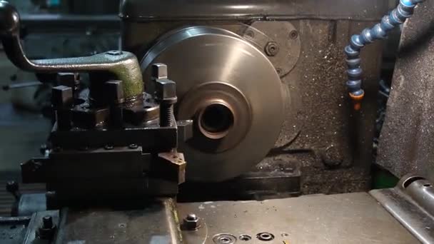 汽车修理 安装后置盘制动器而非鼓式 锁匠及转弯工程 — 图库视频影像