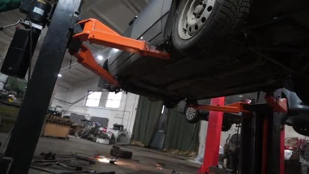 Réparation Automobile Installation Freins Disque Arrière Lieu Tambours Soudage Serrurerie — Video
