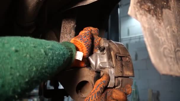 Car Repair Installation Rear Disc Brakes Instead Drums Welding Locksmith — Stock Video