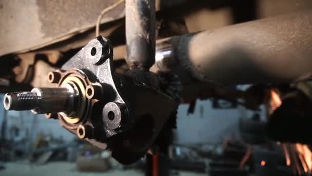 Reparación Automóviles Instalación Frenos Disco Traseros Lugar Tambores Soldadura Cerrajero — Vídeo de stock