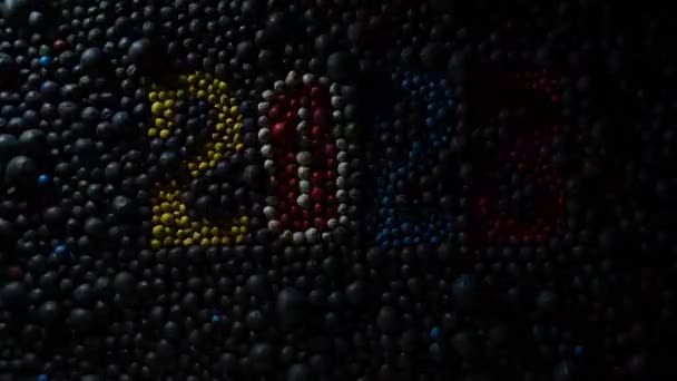 カラーボールプラスチックテクスチャアートプロジェクト加速ビデオ新年2023 — ストック動画