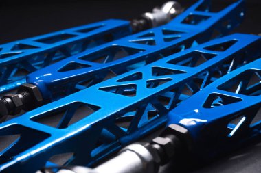 Bir spor drift araba özel projesinde arka mavi kollar