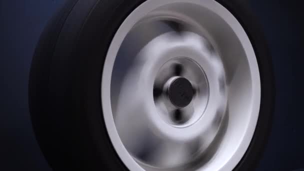 Spinning Car Wheels White Shooting Video Long Exposure Motion Effect — Stok video
