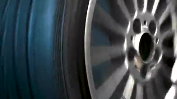 Vecchie Ruote Auto Cerchi Titanio Lunga Esposizione Video Sfondo Scuro — Video Stock