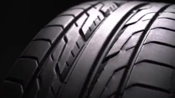 Neumáticos Coche Negro Para Conducir Carretera Girando Ruedas Coche Vídeo — Vídeos de Stock