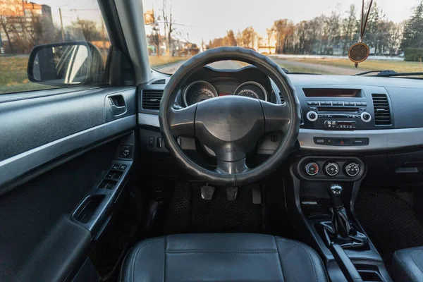 Não Carro Novo Dentro Painel Instrumentos Bancos Dianteiros Traseiros — Fotografia de Stock