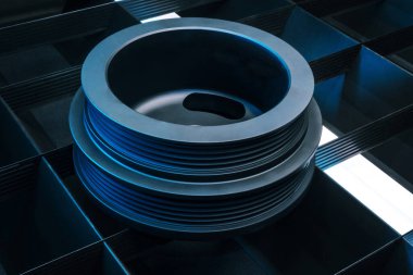 CNC makinesinde yapılmış bir motor için yeni bir makara. Koyu arkaplanda birçok kılavuz var.