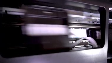 Bir ayçiçeğinin soyut resimlerini parlak renklerde basmak bir mürekkep püskürtme yazıcısında rüyalarda görmek