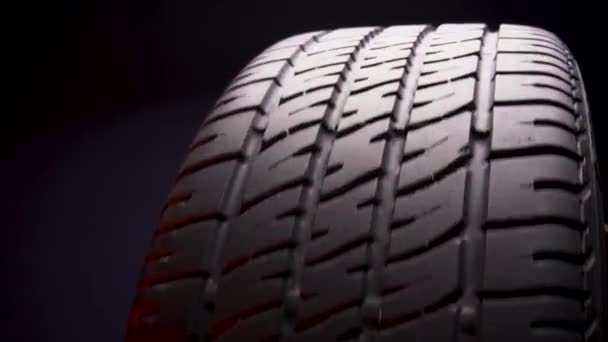 Neumáticos Coche Negro Para Conducir Carretera Girando Ruedas Coche — Vídeo de stock