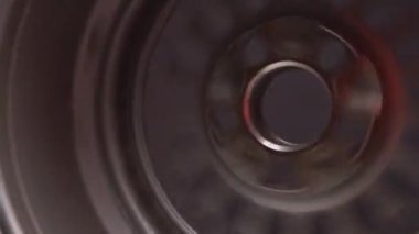 Akort edilmiş bir arabanın jantları, otomatik dönüşün uzun pozlardaki etkisi, hızlı video kaydı.