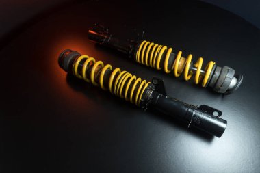 Ayar edilebilir spor süspansiyonu. Ön tekerden çekişli bir bank sarı sarmalı için.