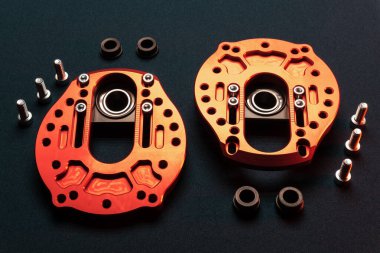 Spor arabaları için özel ayarlanmış araba parçaları. Spor arabaları için süspansiyon kolları. Pudra boyası, hidrolik el freni ön ağırlıklar.