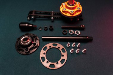 Spor arabaları için özel ayarlanmış araba parçaları. Spor arabaları için süspansiyon kolları. Pudra boyası, hidrolik el freni ön ağırlıklar.