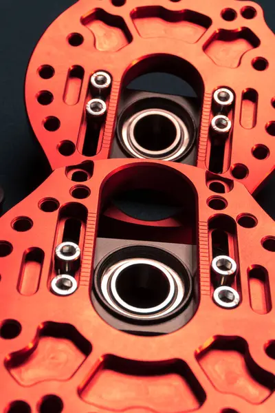 Spor arabaları için özel ayarlanmış araba parçaları. Spor arabaları için süspansiyon kolları. Pudra boyası, hidrolik el freni ön ağırlıklar.