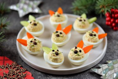 Tavşan şeklinde doldurulmuş yumurta.