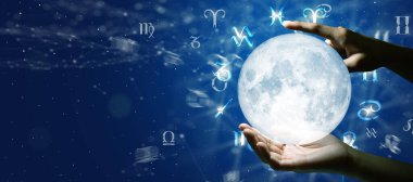 Astrolojik zodyak işaretleri ayın üzerinde. Gökteki yıldızların bilgisini. Evrenin gücü kavramı.