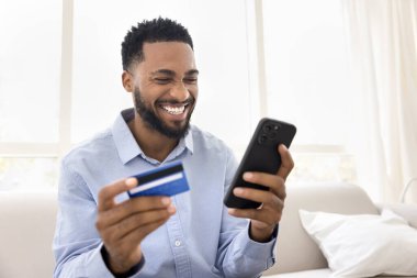 Mutlu Black Bank müşteri memnuniyeti mali kazanç, nakit geri ödeme, kredi kartı ve cep telefonu kullanarak, İnternet mağaza web sitesinde satış bulmak, e-ticaret platformunda alışveriş keyfini çıkarın