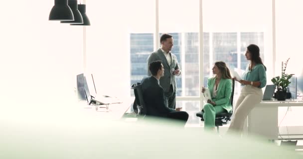 View Group Employees Listening Speech Mature Male Boss Share Opinion — Stockvideo
