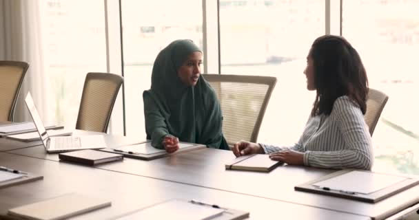 Smiling Friendly Women Colleagues Communicating Meeting Conference Room Somalian Brazilian — Stock Video
