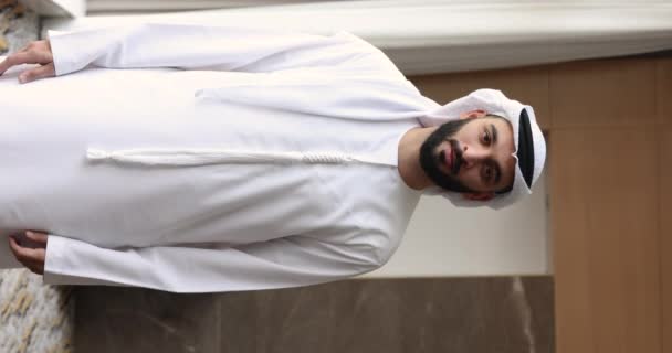 Happy Young Confident Arabian Businessman Traditional Muslim Clothing Pose Modern — Vídeos de Stock