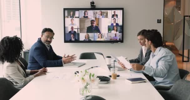 Διαφορετικοί Επιχειρηματίες Κάθονται Στο Γραφείο Συναντήθηκαν Στην Αίθουσα Συνεδριάσεων Που — Αρχείο Βίντεο