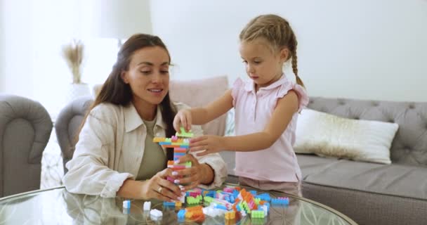 Mãe Passar Tempo Qualidade Com Filha Pré Escolar Jogar Juntos — Vídeo de Stock