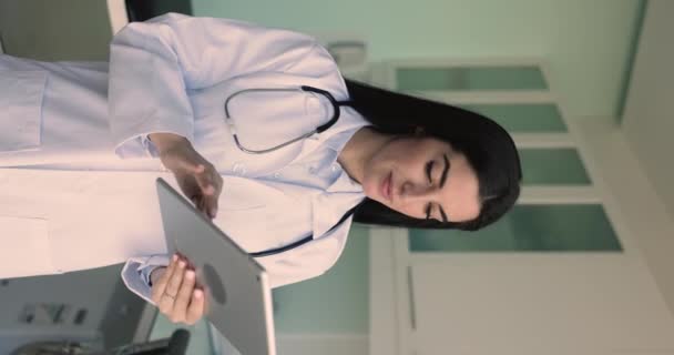 Vertical View Young Latina Internist Working Digital Tablet Clinic Office — Stock Video