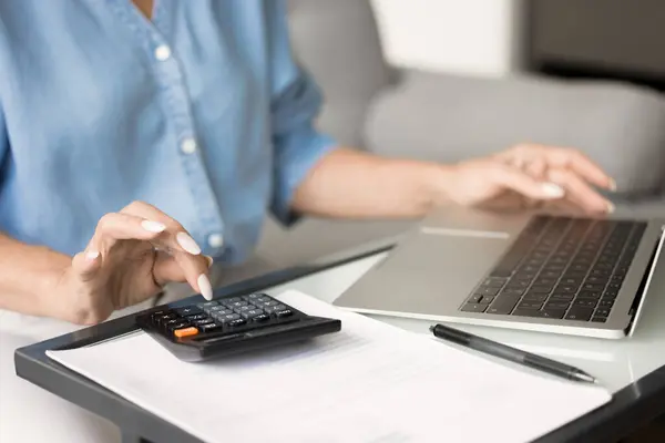 Hands Mature Accountant Lady Typing Calculator Laptop Doing Financial Paperwork Stock-billede