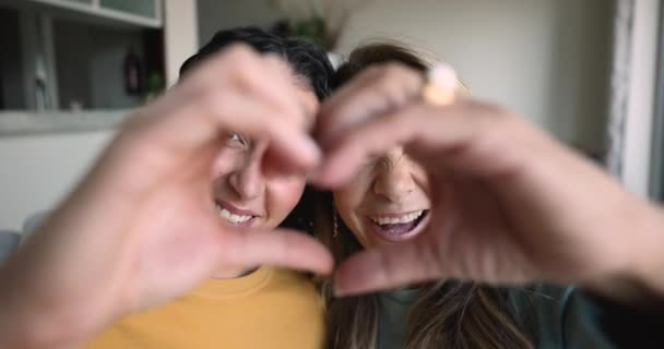 Close Faces Two Hispanic Women Loving Mature Mum Grown Daughter — Video Stock