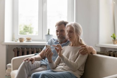 Akıllı telefonlarda internet uygulaması, cep telefonlarında sanal ödeme hizmetleri, video görüşmeleri, mağazalarımızdan alışveriş, evdeki kanepede dinlenme.