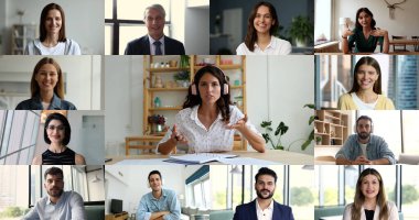 Genç İspanyol iş kadını iş ortaklarıyla, çeşitli iş arkadaşlarıyla ya da şirket müşterileriyle sanal toplantı düzenliyor. Masada oturup kameraya bakıyor, video konuşması yapıyor, kolaj manzarası yapıyor.