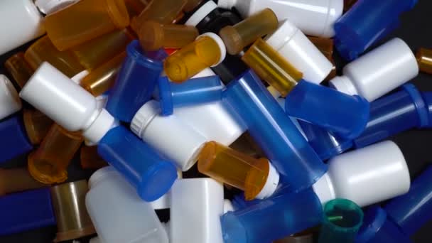 Viele Verschreibungspflichtige Medikamente Und Tabletten Pharmazeutische Generika Leeren Plastikflaschen Stapel — Stockvideo