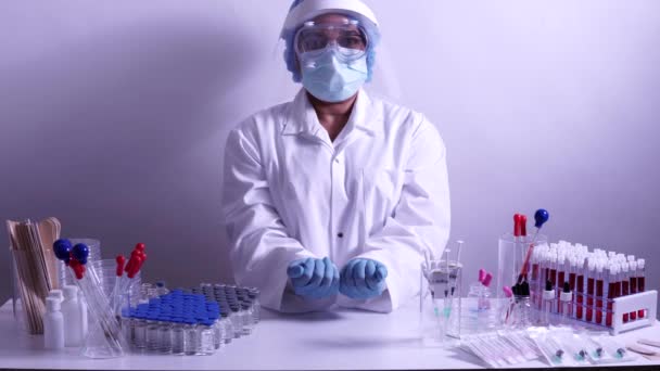 Verschillende Covid Vaccins Gepresenteerd Door Laboratorium Wetenschapper Verpleegkundige Verschillende Coronavirus — Stockvideo