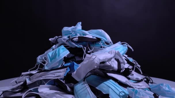 Uso Único Máscaras Médicas Lixo Agregado Familiar Sensibilizar Para Poluição — Vídeo de Stock