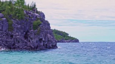 Colourful green waters at Indian Head Cove on lake Huron in Bruce Peninsula National Park and clear blue water in Ontario, Canada. Located between The Grotto and Overhanging rock tourist attractions.