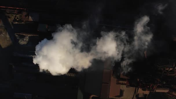 Вид Стальные Горнодобывающие Заводы Высокие Трубы Белым Дымоходом Вид Воздуха — стоковое видео