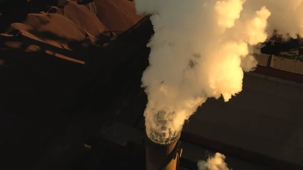 Koncepcja Ekologii Krajobrazu Przemysłowego Zanieczyszczenia Fabryki Przemysłowej Stosy Dymu Rury — Zdjęcie stockowe