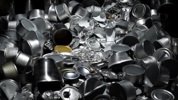 Recykling Pustych Puszek Cyny Aluminiowe Puszki Napojach Słoiki Jedzeniem Sortowane — Wideo stockowe