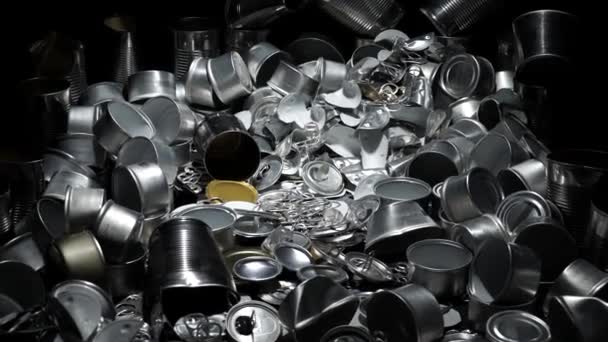 大量金属罐 罐头和回收罐 铝金属食品和饮料分类废料 钢制包装 零废物及家居废物循环再用的概念 无污染 — 图库视频影像
