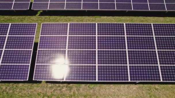 Flying Solar Power Cells Panels Power Station Field Green Energy — Vídeo de stock