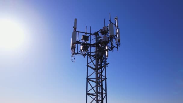 Vista Aerea Antenne Torre Con Telecomunicazione Telefono Cellulare Trasmettitori Radio — Video Stock